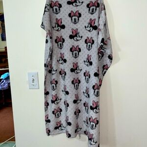 Disney Adorable Minnie Mouse Pink,white and black soft plush Baby Blanket